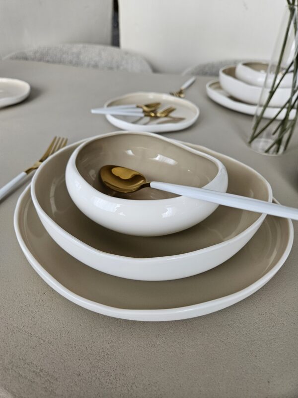 service-de-table-blanc-taupe-organique Collection "Sable d'élégance"