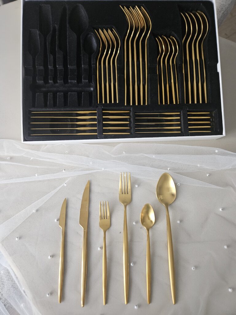 Coffret de couverts dorés (36 pièces - 6 personnes)