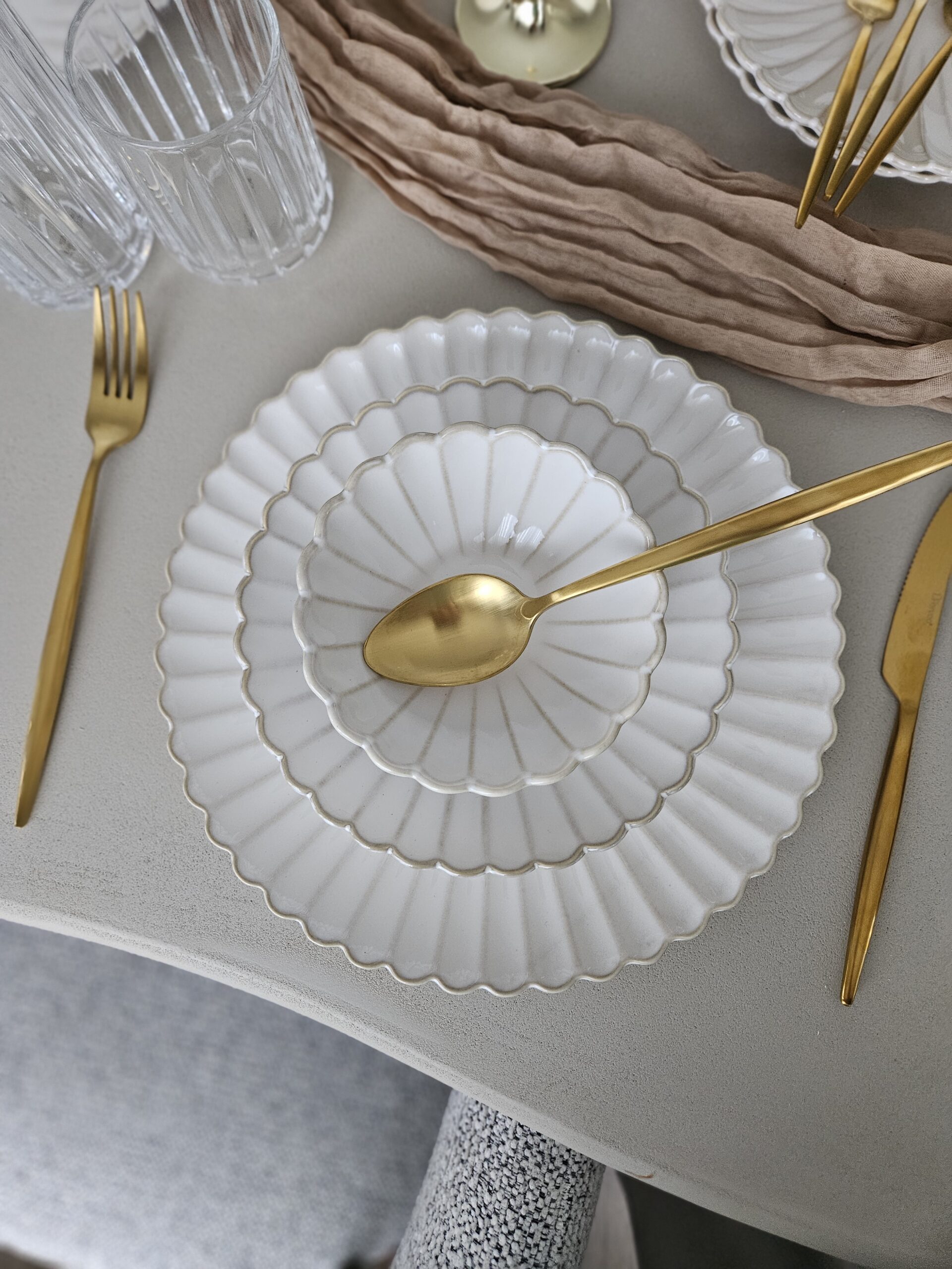 Éclosion Nacrée service de table assiettes coquillage lotus fleurs