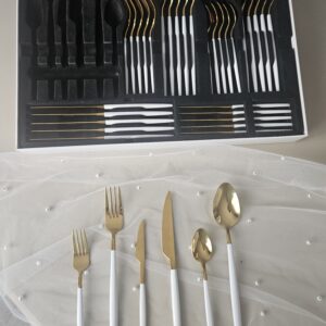 Coffret de couverts dorés manches nacrés effet opale blanche (36 pièces - 6 personnes)