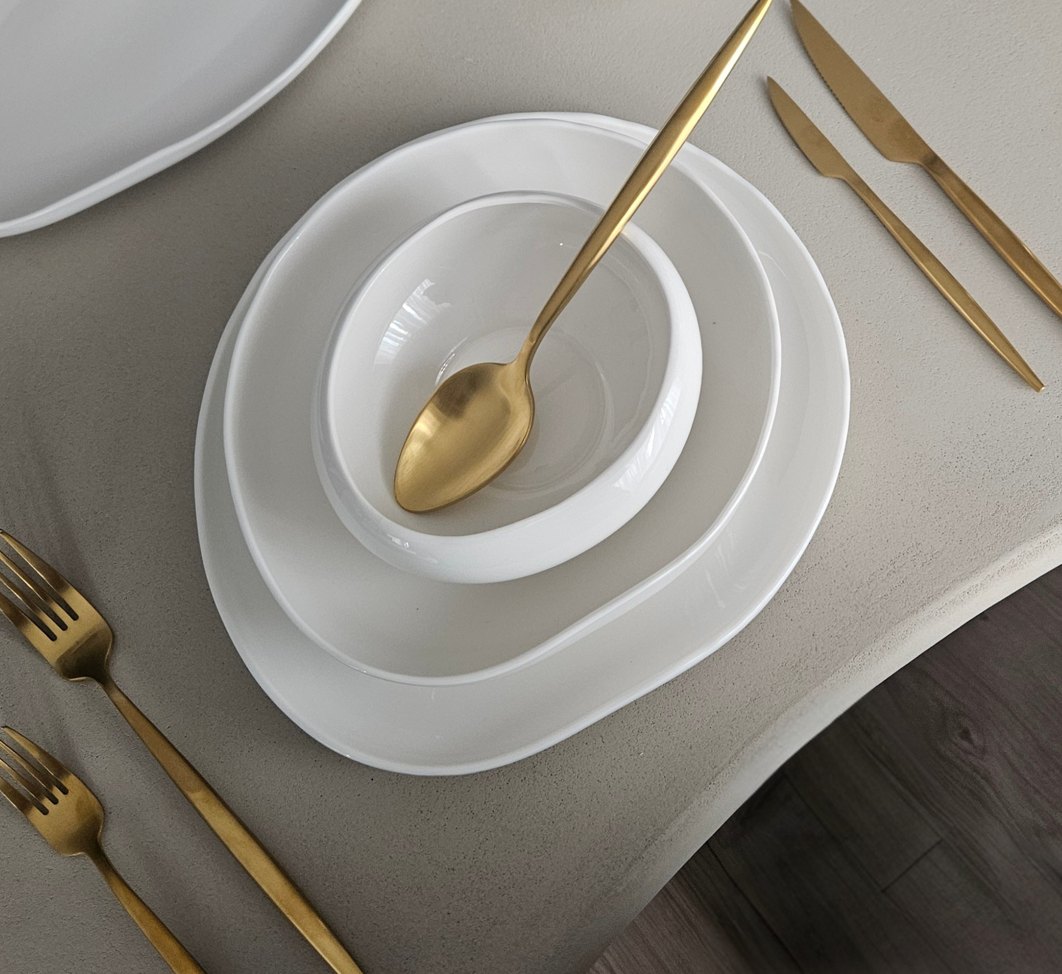 perle pure Service de table Perle Pure en porcelaine blanche ovale haut de gamme