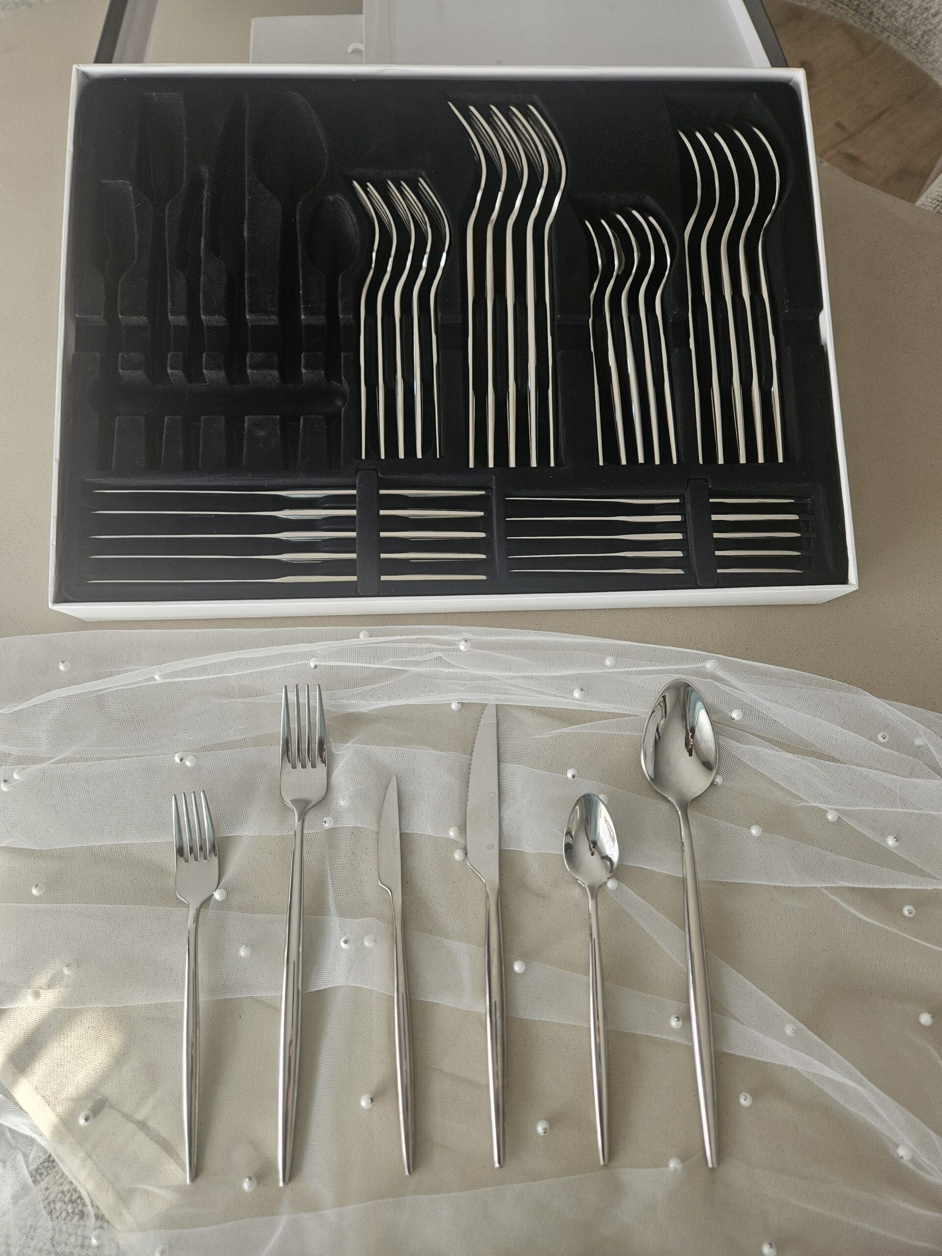 Coffret de couverts argentés (36 pièces - 6 personnes)