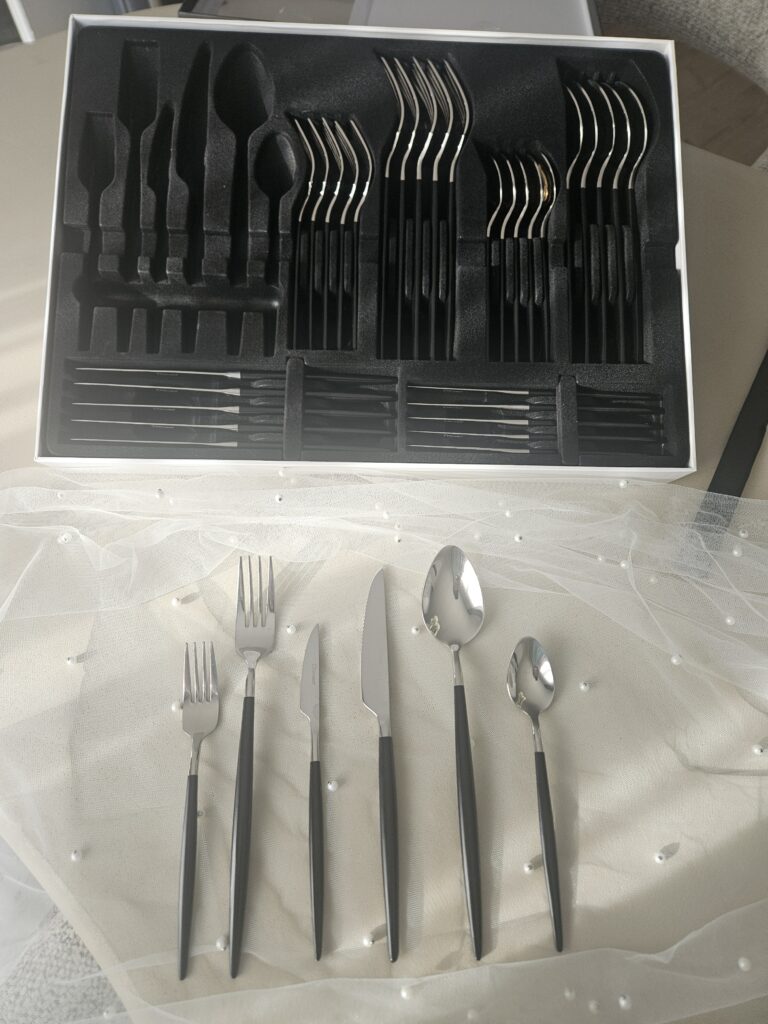 Coffret de couverts argentés manches nacrés effet opale noire (36 pièces - 6 personnes)