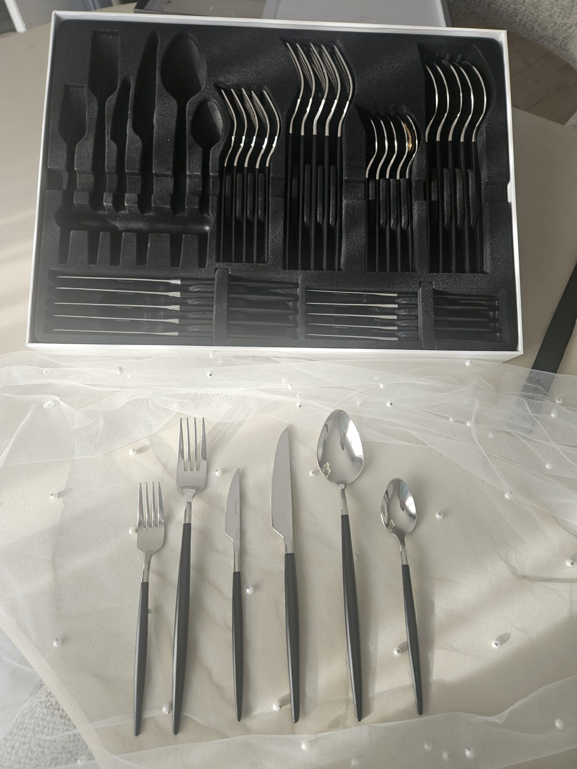 Coffret de couverts argentés manches nacrés effet opale noire (36 pièces - 6 personnes)