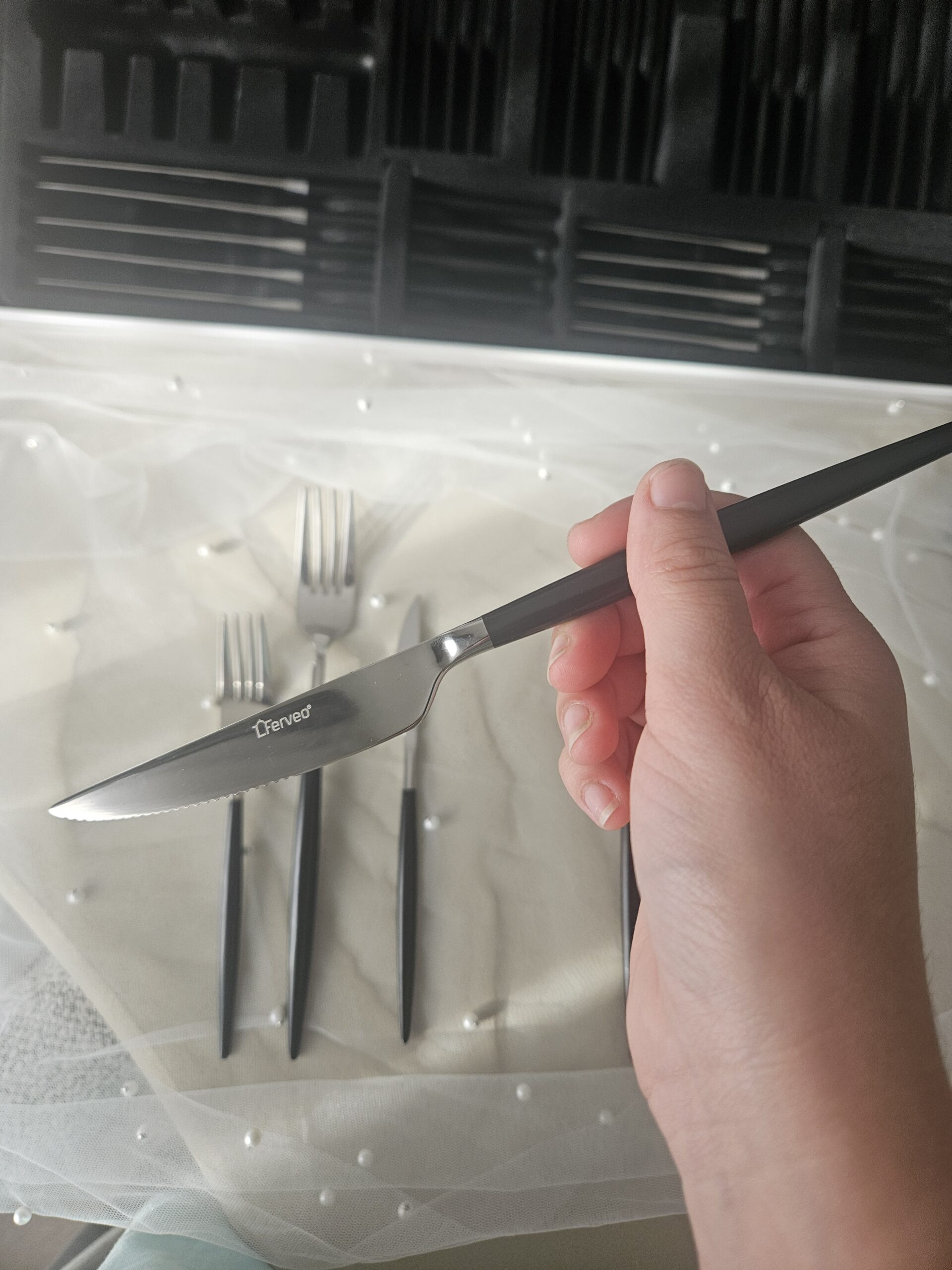 Coffret de couverts argentés manches nacrés effet opale noire (36 pièces - 6 personnes) – Image 4