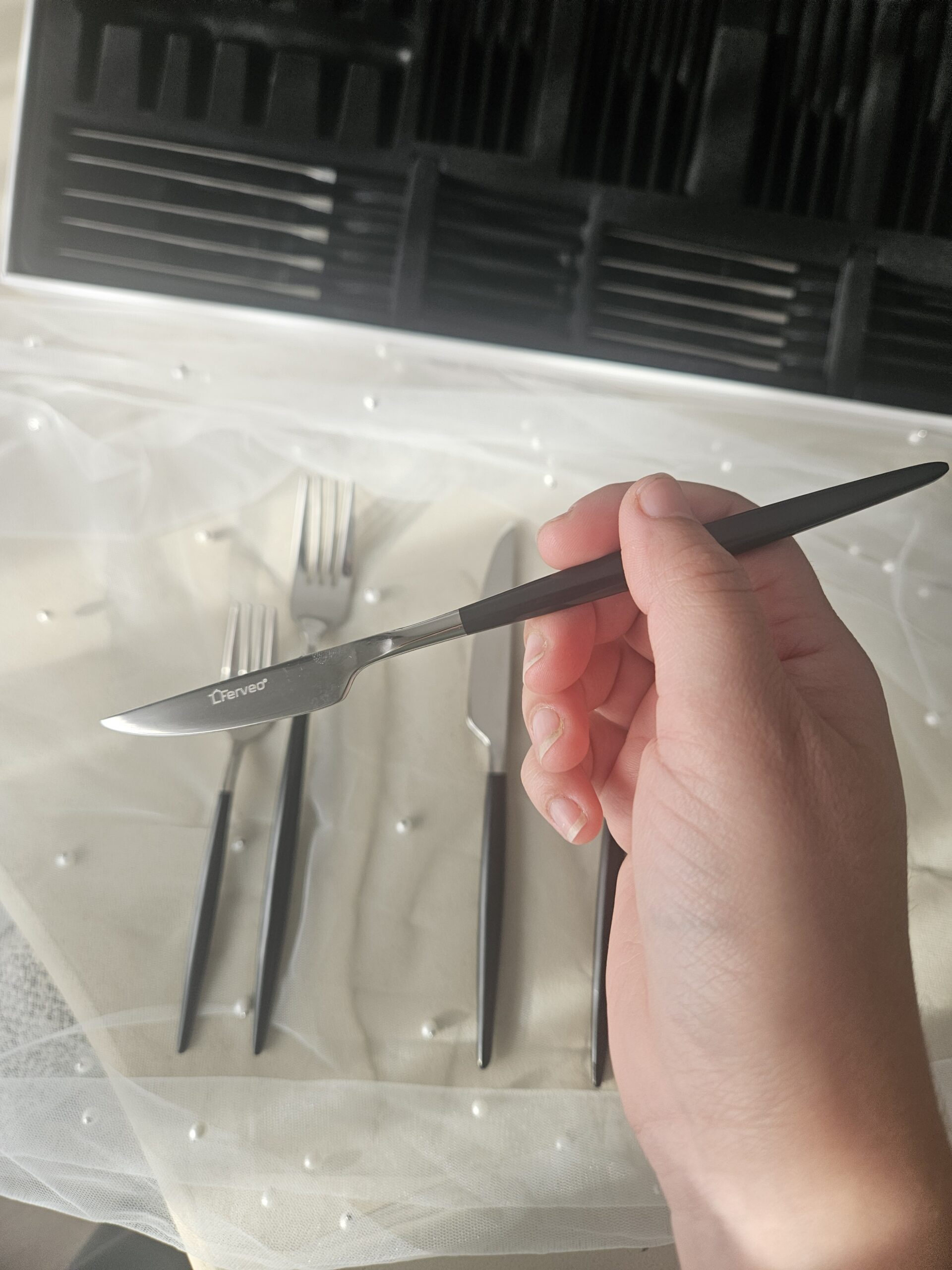 Coffret de couverts argentés manches nacrés effet opale noire (36 pièces - 6 personnes) – Image 5