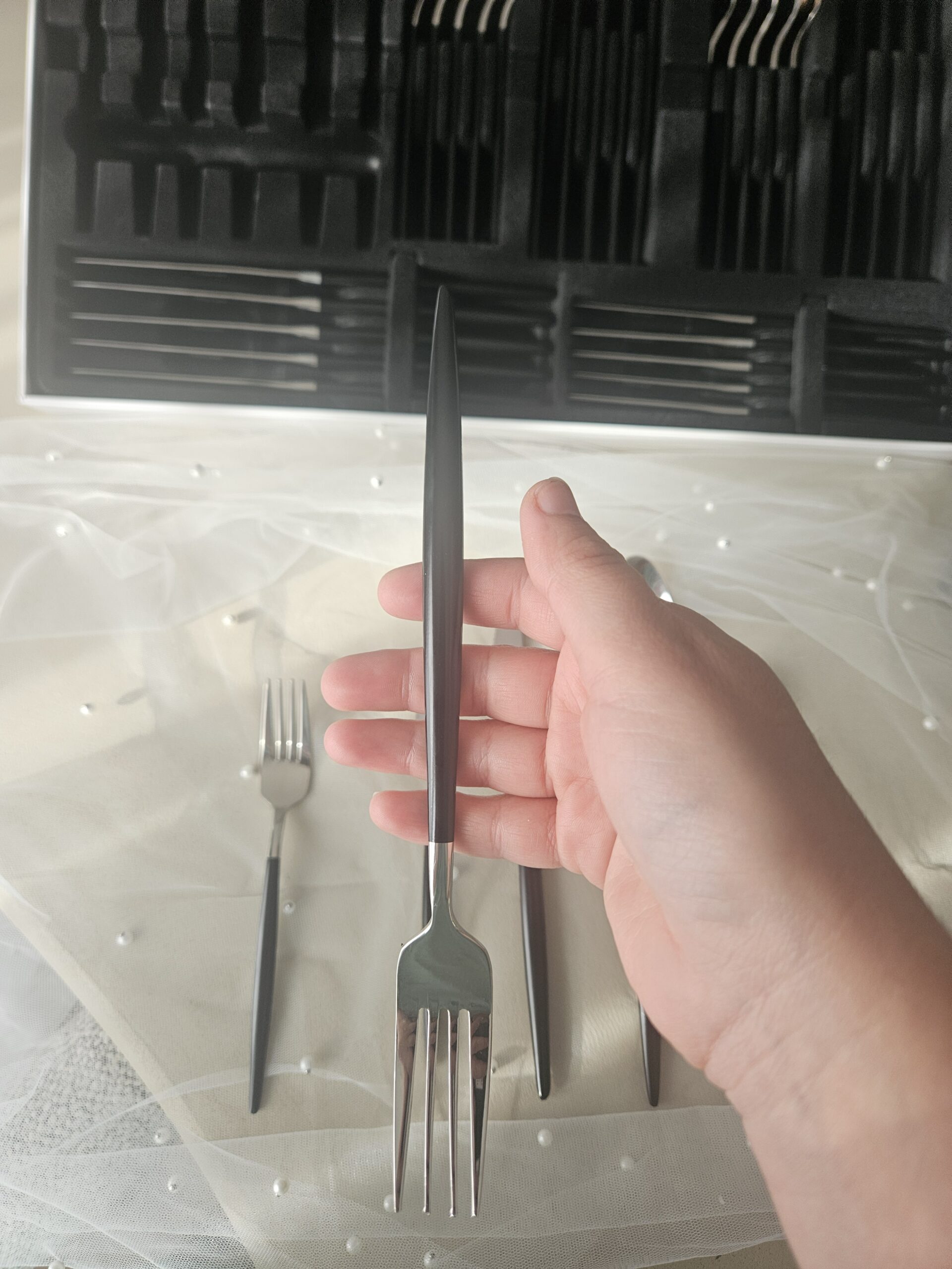 Coffret de couverts argentés manches nacrés effet opale noire (36 pièces - 6 personnes) – Image 6