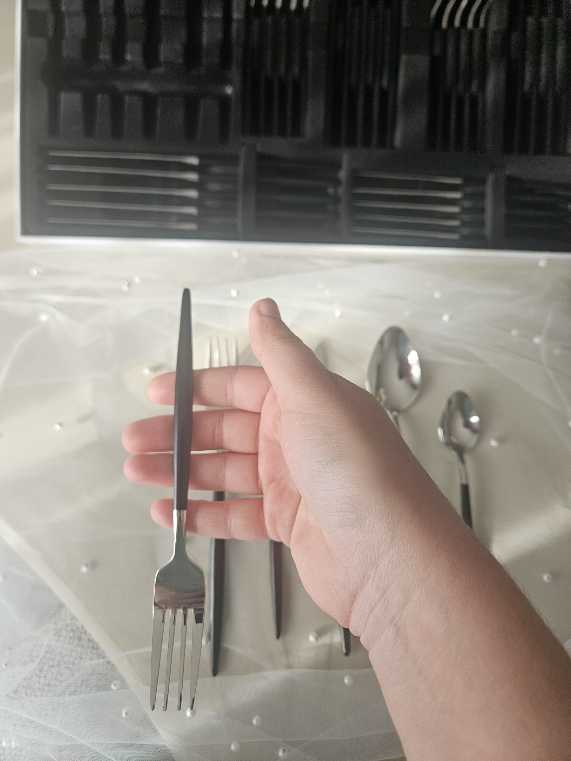 Coffret de couverts argentés manches nacrés effet opale noire (36 pièces - 6 personnes) – Image 7