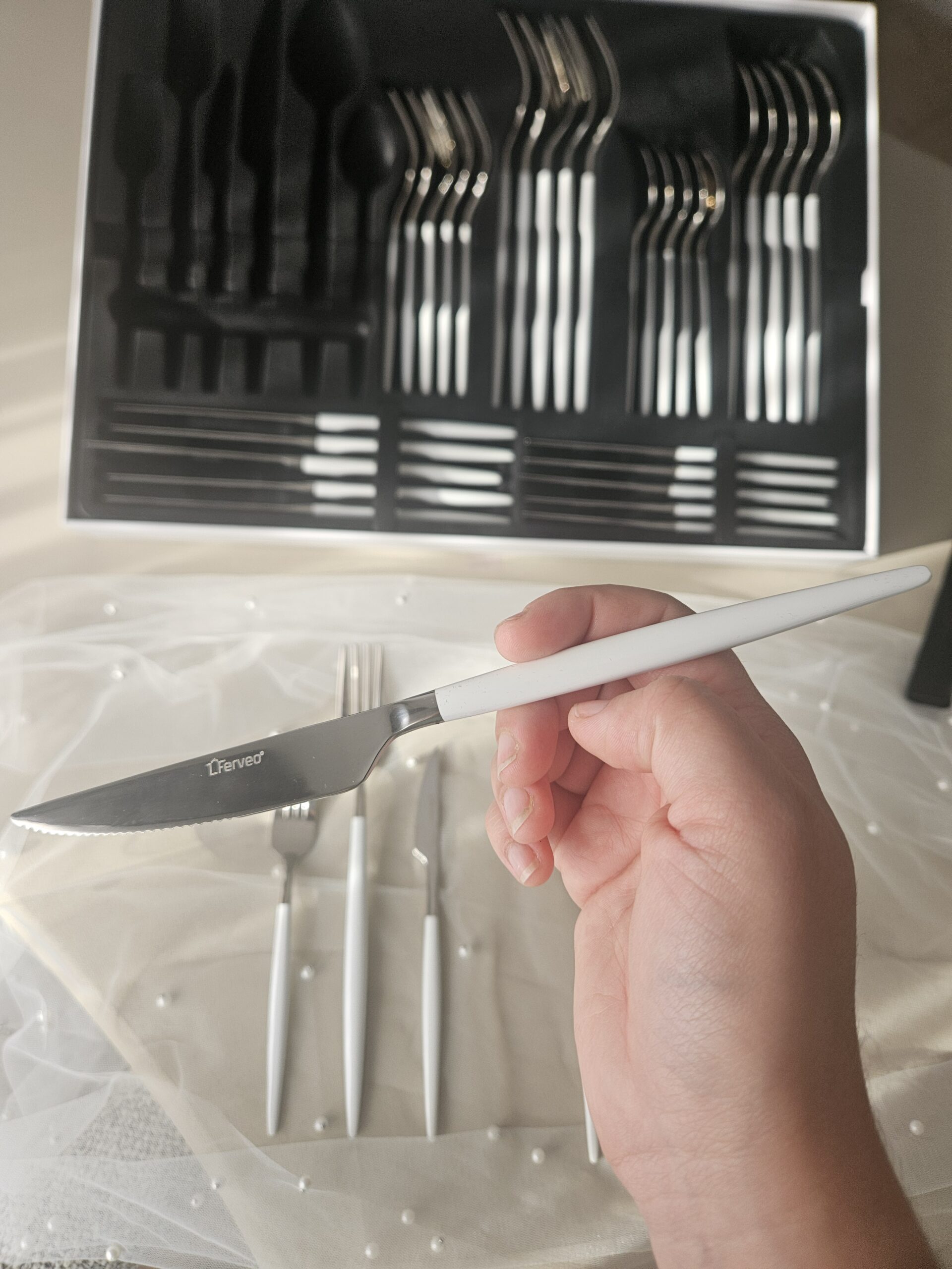 Coffret de couverts argentés manches nacrés effet opale blanche (36 pièces - 6 personnes) – Image 4