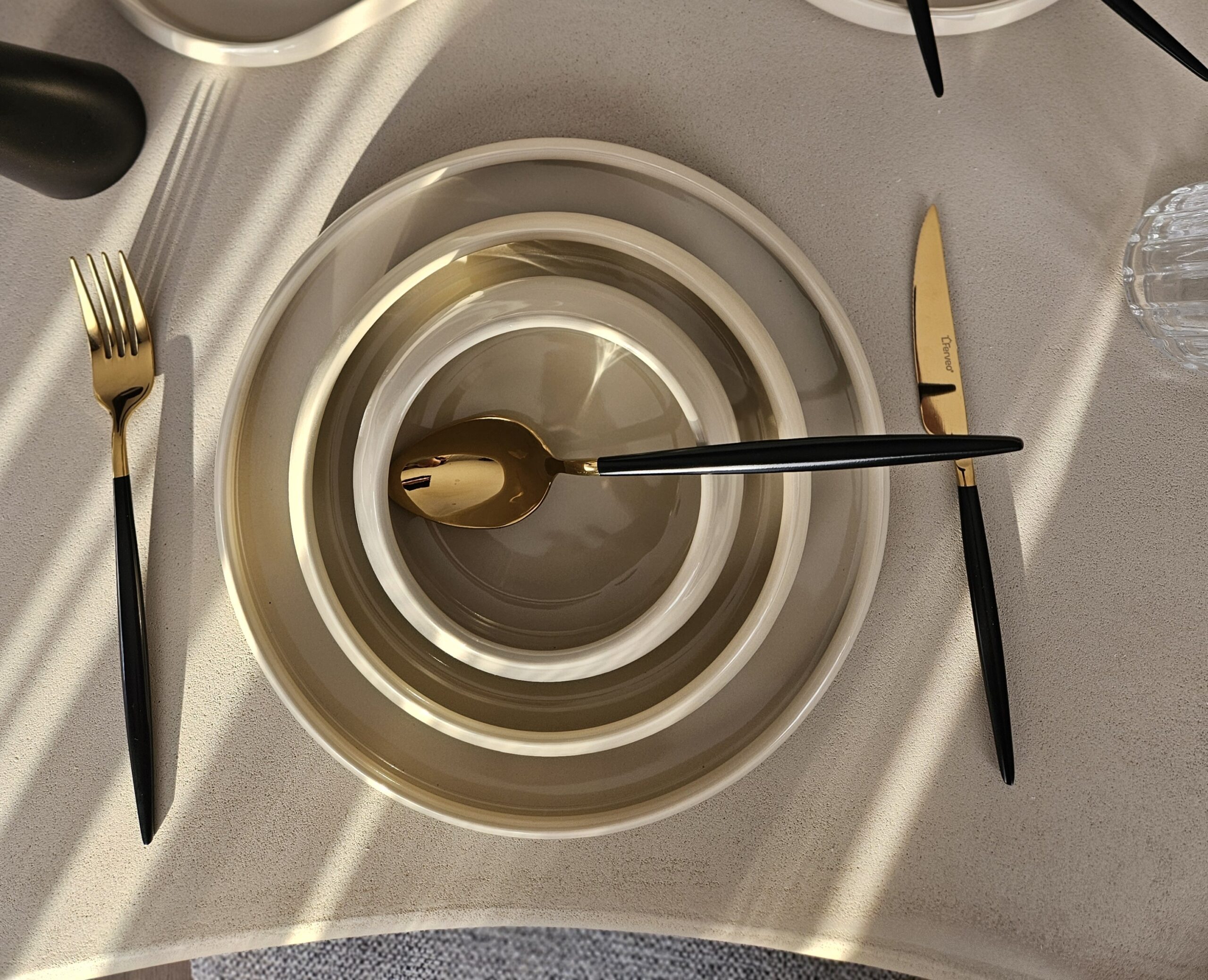 Éclosion Nacrée service de table assiettes coquillage lotus fleurs