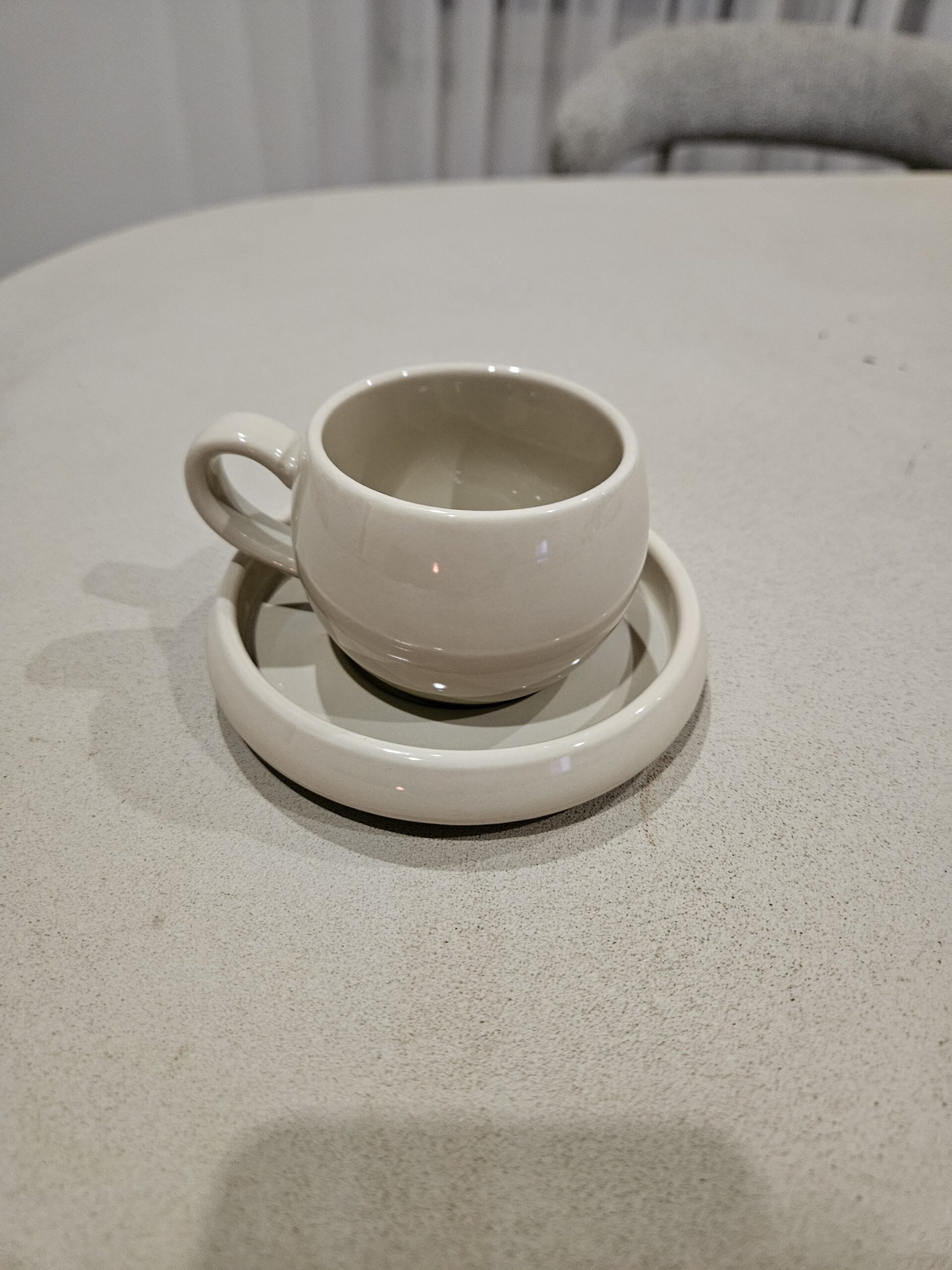 tasse porcelaine beige rond galet céleste