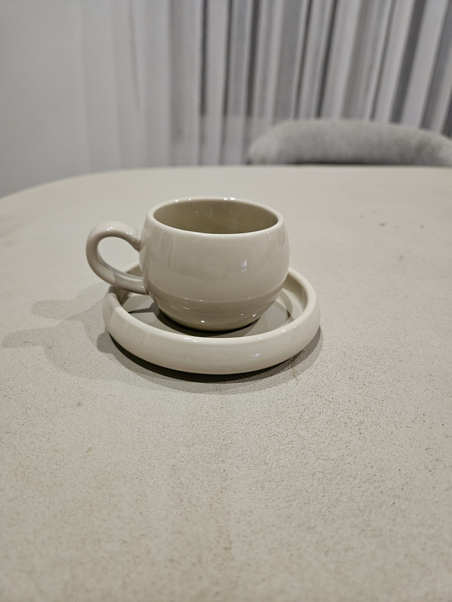 tasse porcelaine beige haut de gamme luxe